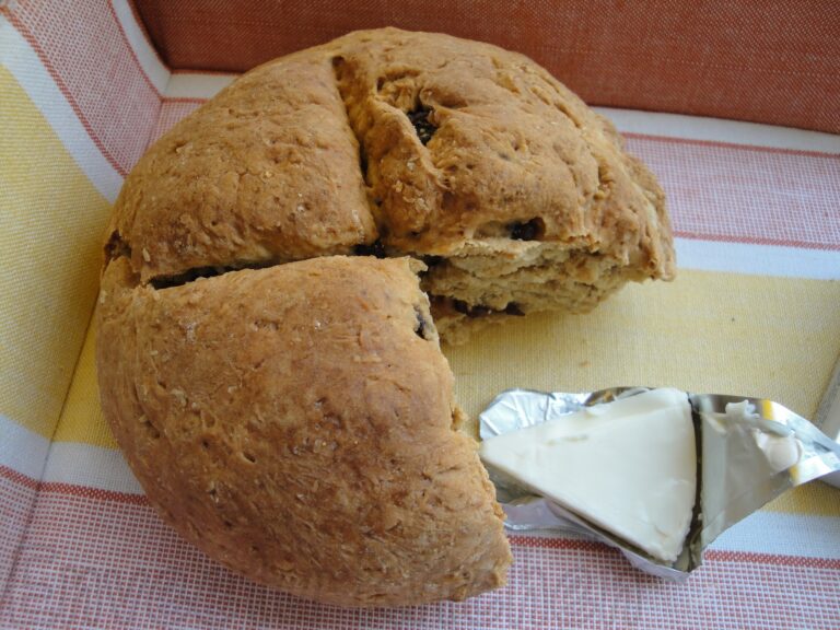 Raisin Soda Bread - Daring Bakers Challenge, February 2012