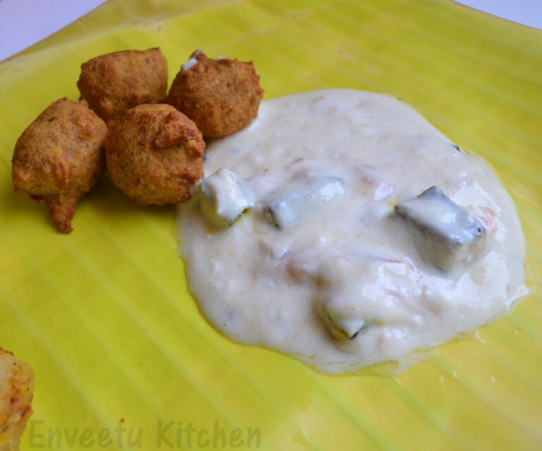 Tomato-Okra Raita/Thakkali-Vendaikai Thayir Pachadi