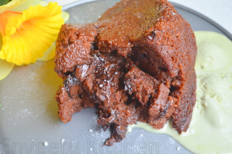 Eggless Molten Lava Cake