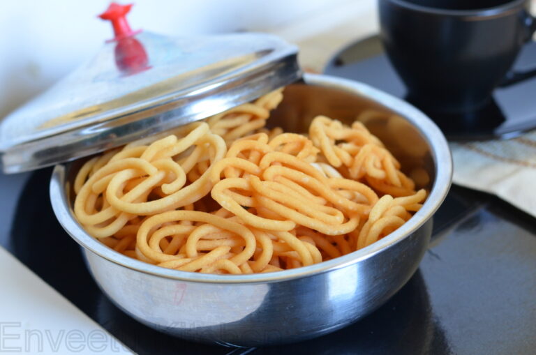 Potato Murukku/Thenguzhal Muruku using Potato