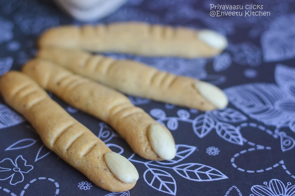 Halloween witch fingers 