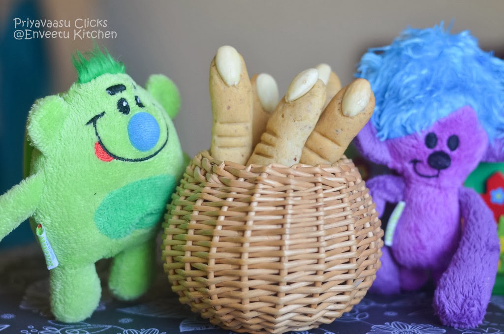 Spooky witch finger cookies 