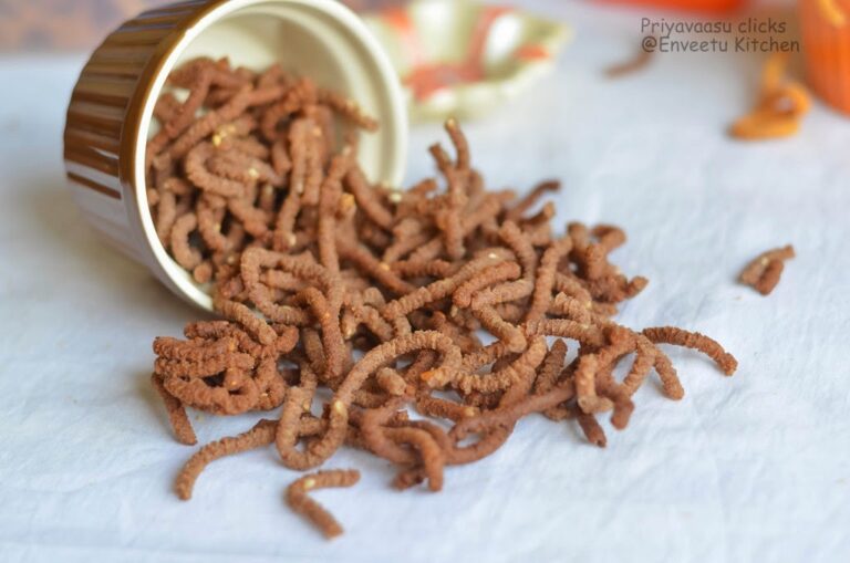 Ragi Moong dal Murukku/Ragi Payatham Paruppu Murukku/Ragi Chakli