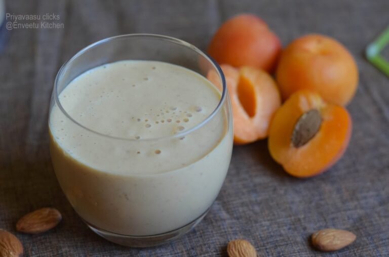 Apricot & banana yogurt smoothie
