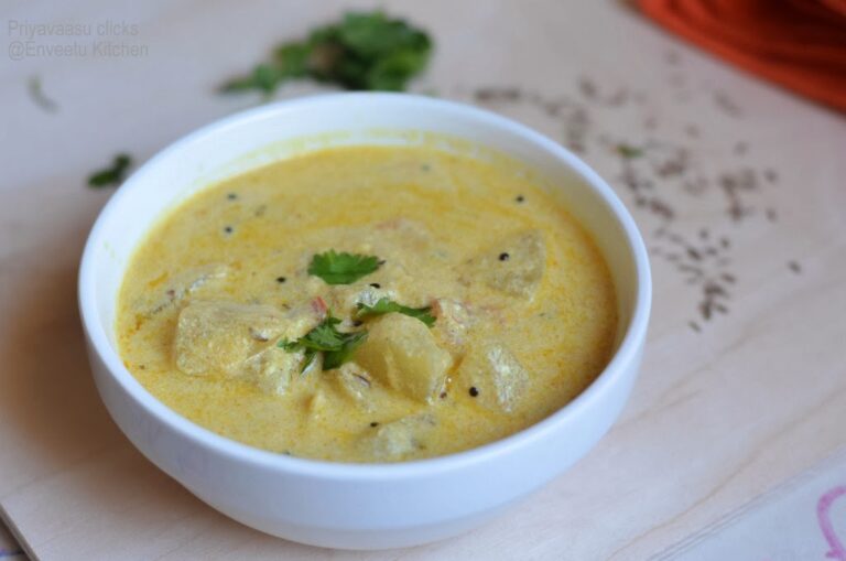 Poosanikaai MoreKuzhambhu/Ashgourd MoreKuzhambhu/Ashgourd in Spiced yogurt gravy