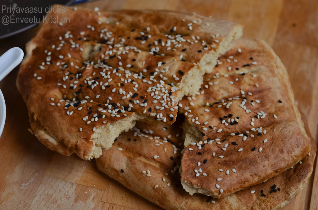 Naan-e-barbari bread