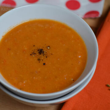 Quick and easy soup with fresh tomatoes and thyme