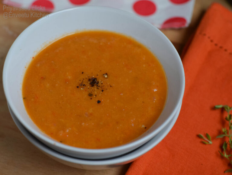 Quick and easy soup with fresh tomatoes and thyme