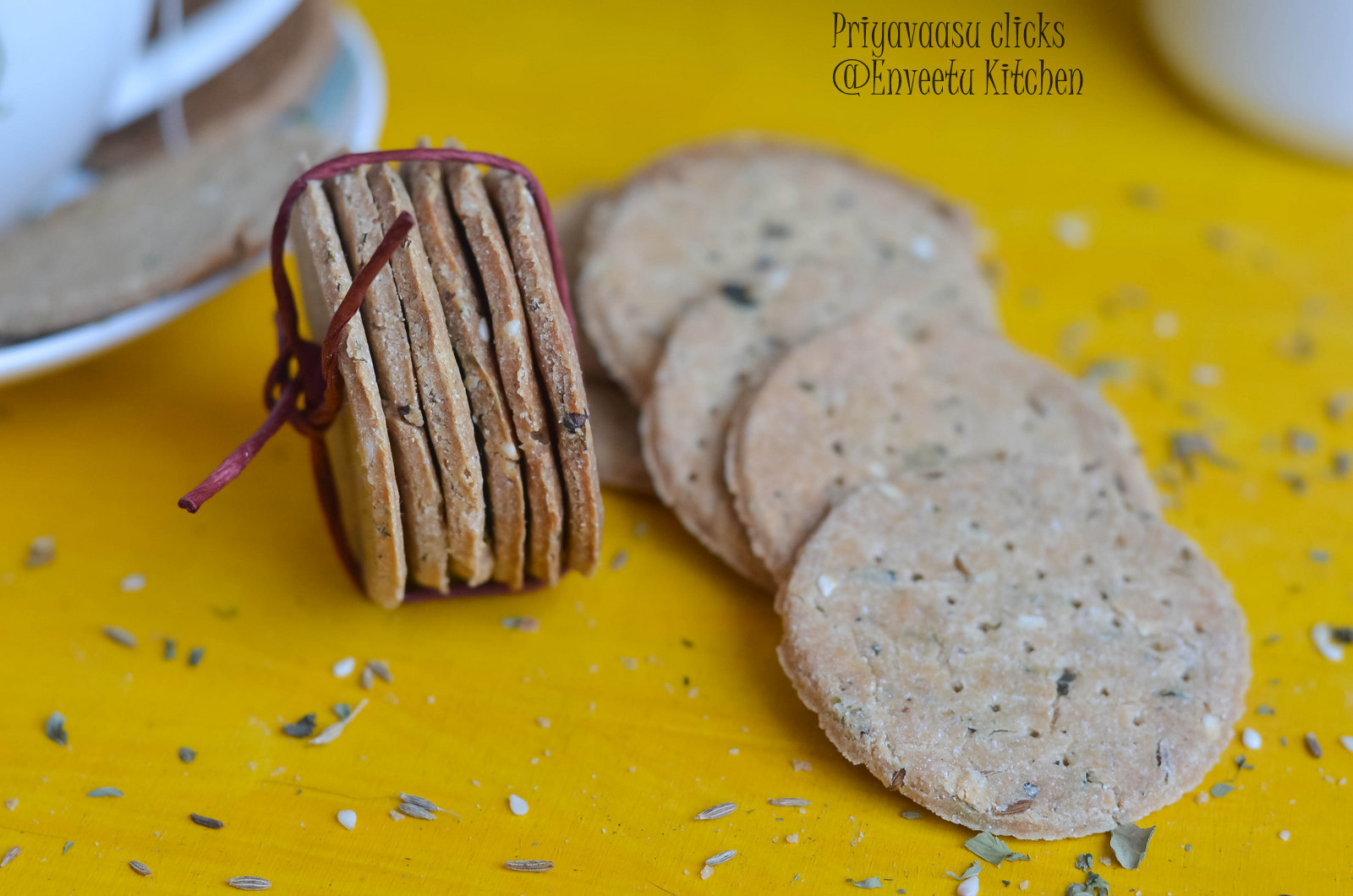 Healthy baked whole wheat and amaranth biscuits with tea