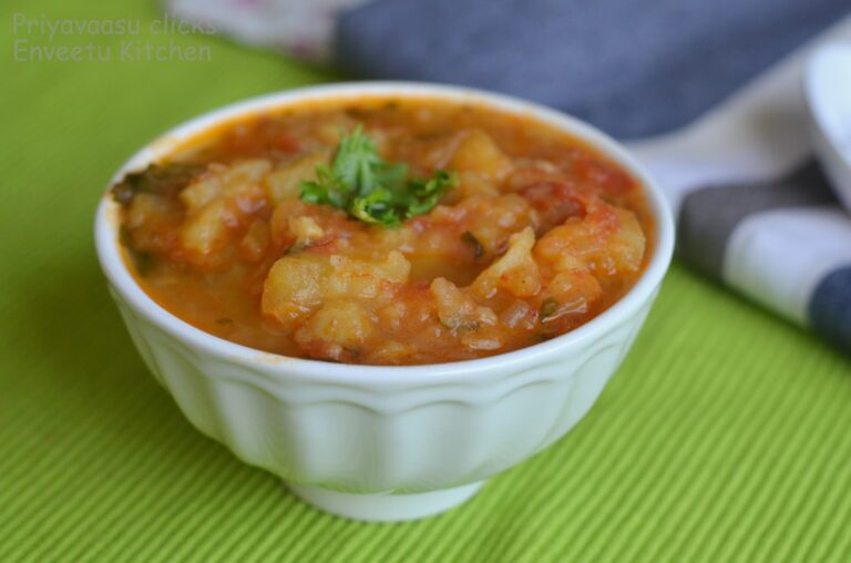 Aloo ke Jhol - Side dish for Roti/Poori