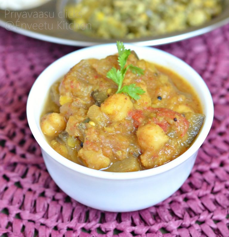 Kathrikai & Kondakadalai Puli Kootu/Brinjal and Chickpeas tangy dal
