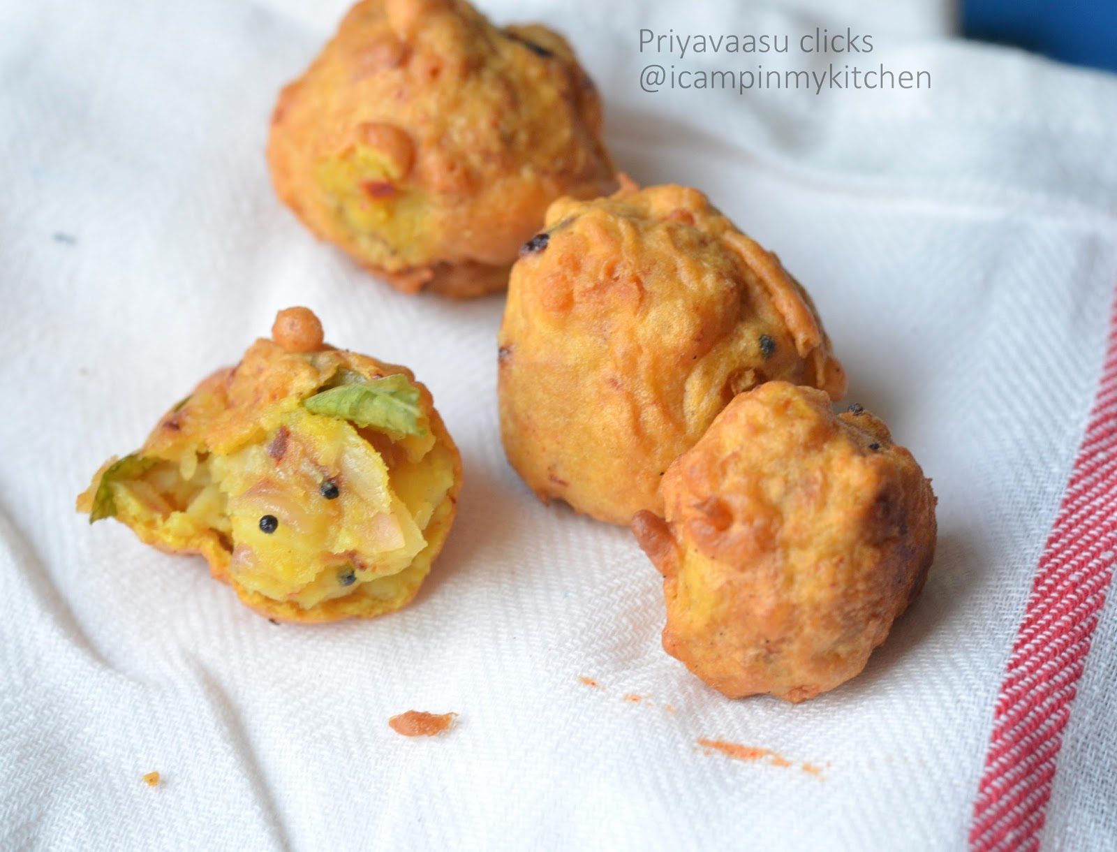 How the potato gram flour fritter looks inside. crispy outer and soft inside. 