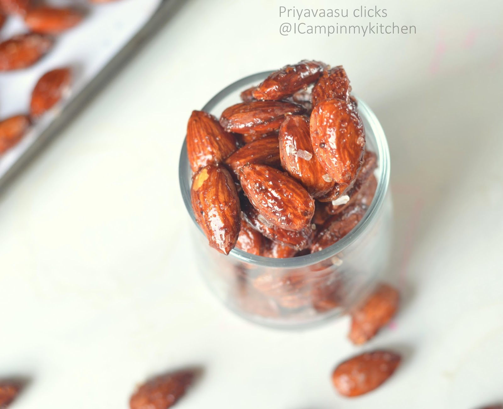 Sweet and spicy almonds as edible gifts
