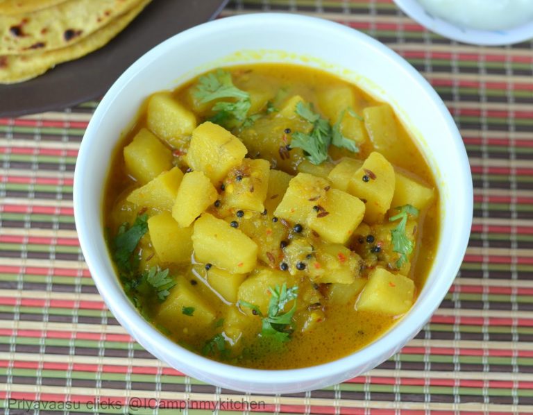 Raswale Batanu Shakk/Potato curry in saucy gravy - Sidedish for Roti/Thepla/Poori