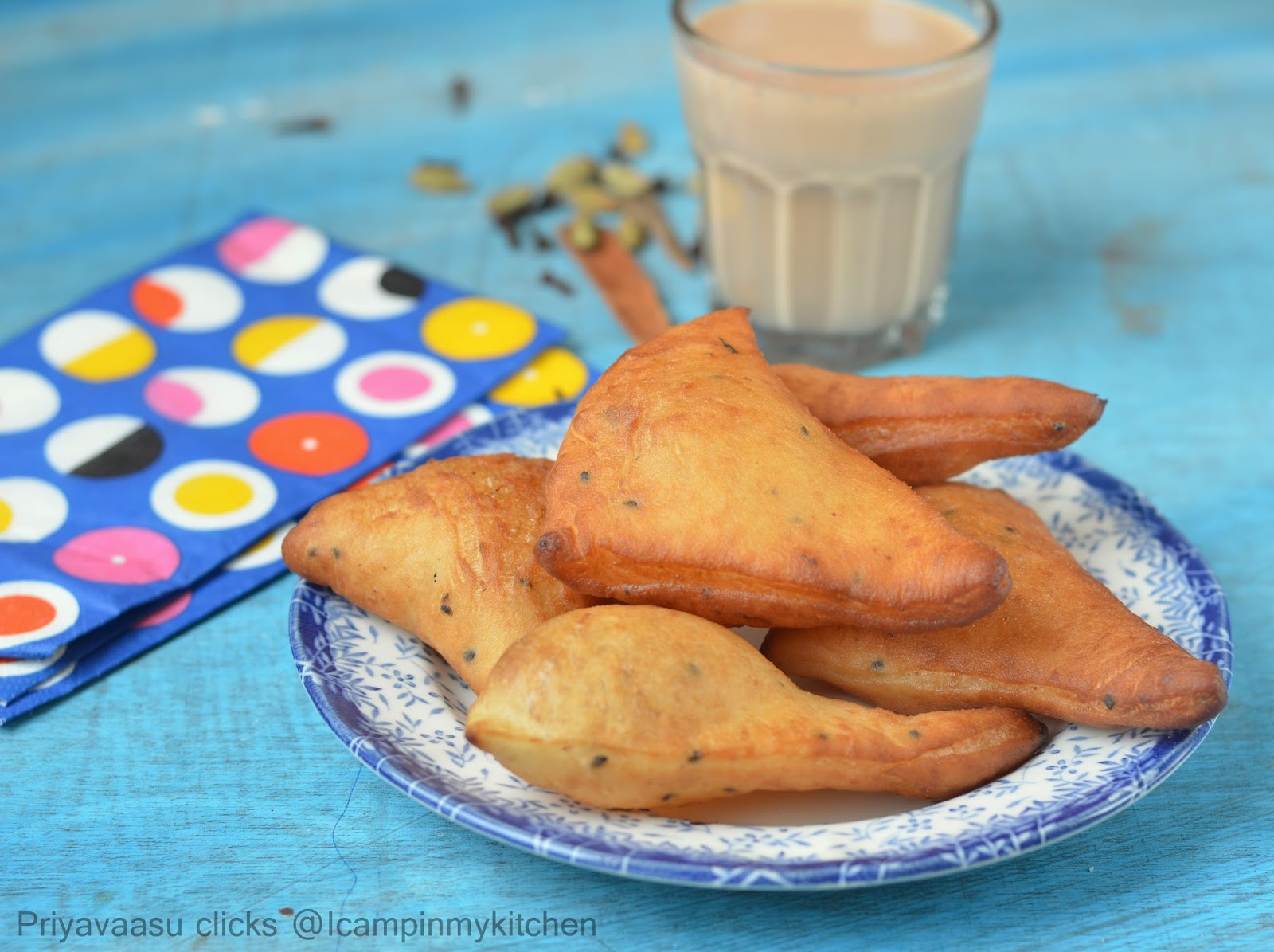 Yemeni Bhakmri with adeni chai 