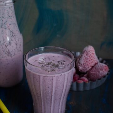 Strawberry and grapes smoothie