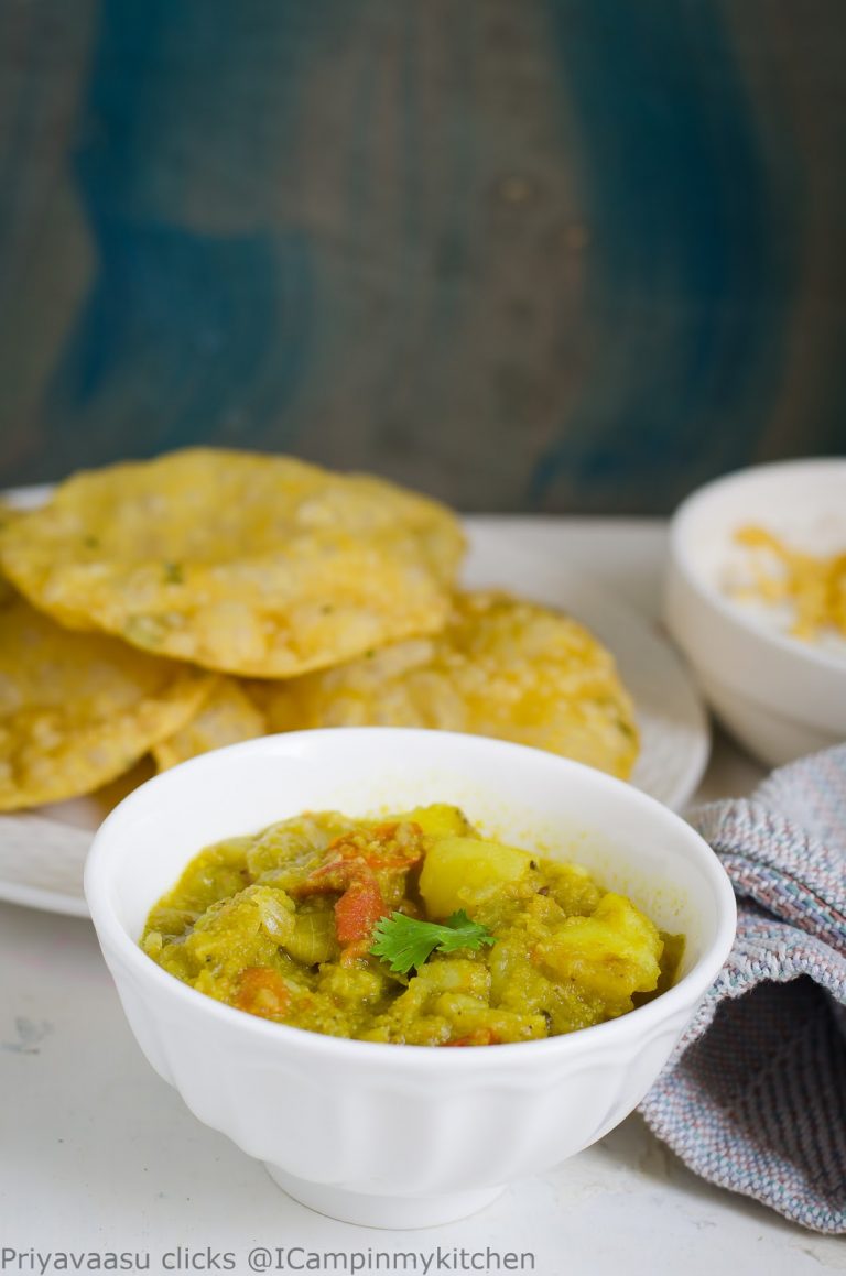 Aloo Hariyali/Hariyali Aloo/Potatoes in Green Gravy