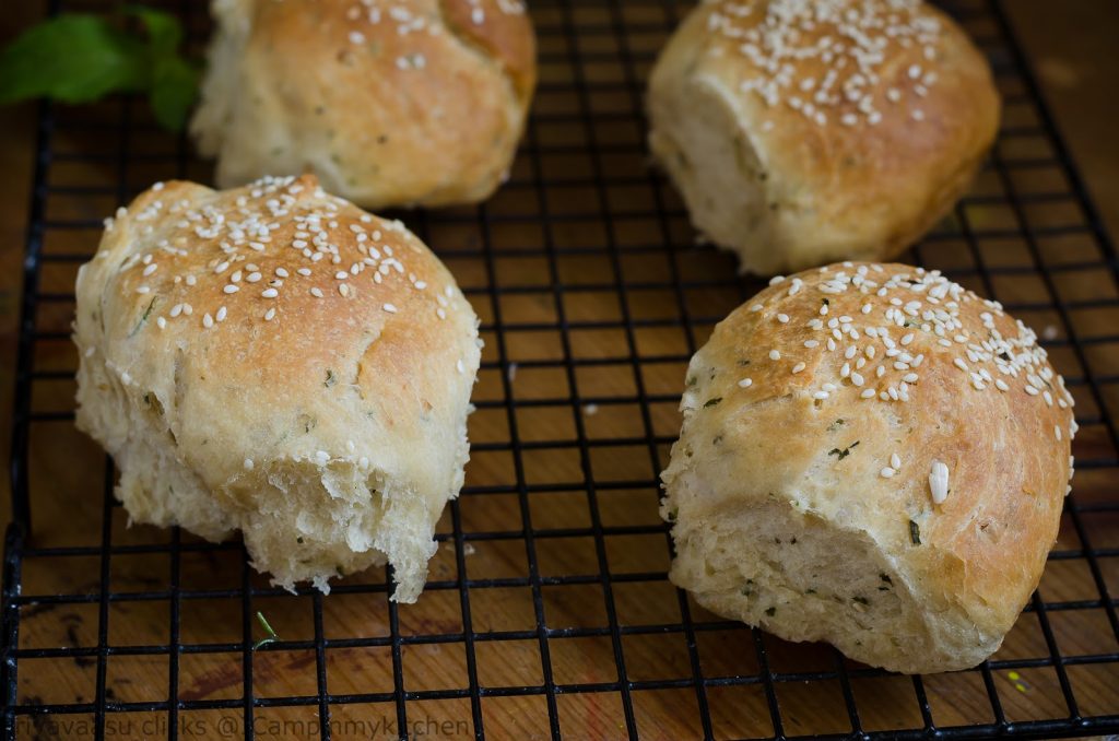 Dinner rolls 