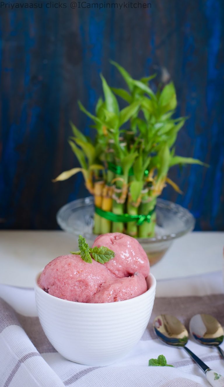 Strawberry Banana Cocoa nibs Icecream - Vegan, No churn