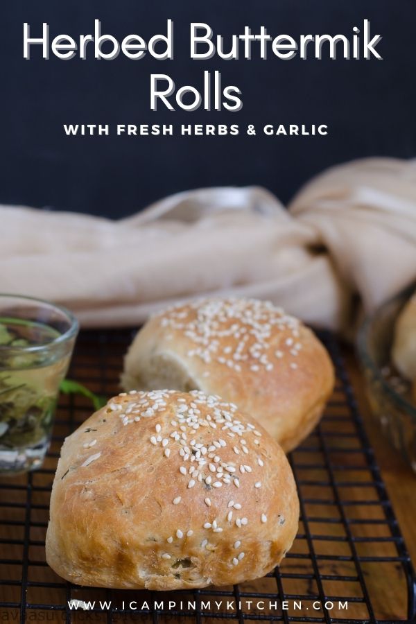 Herbed buttermilk rolls