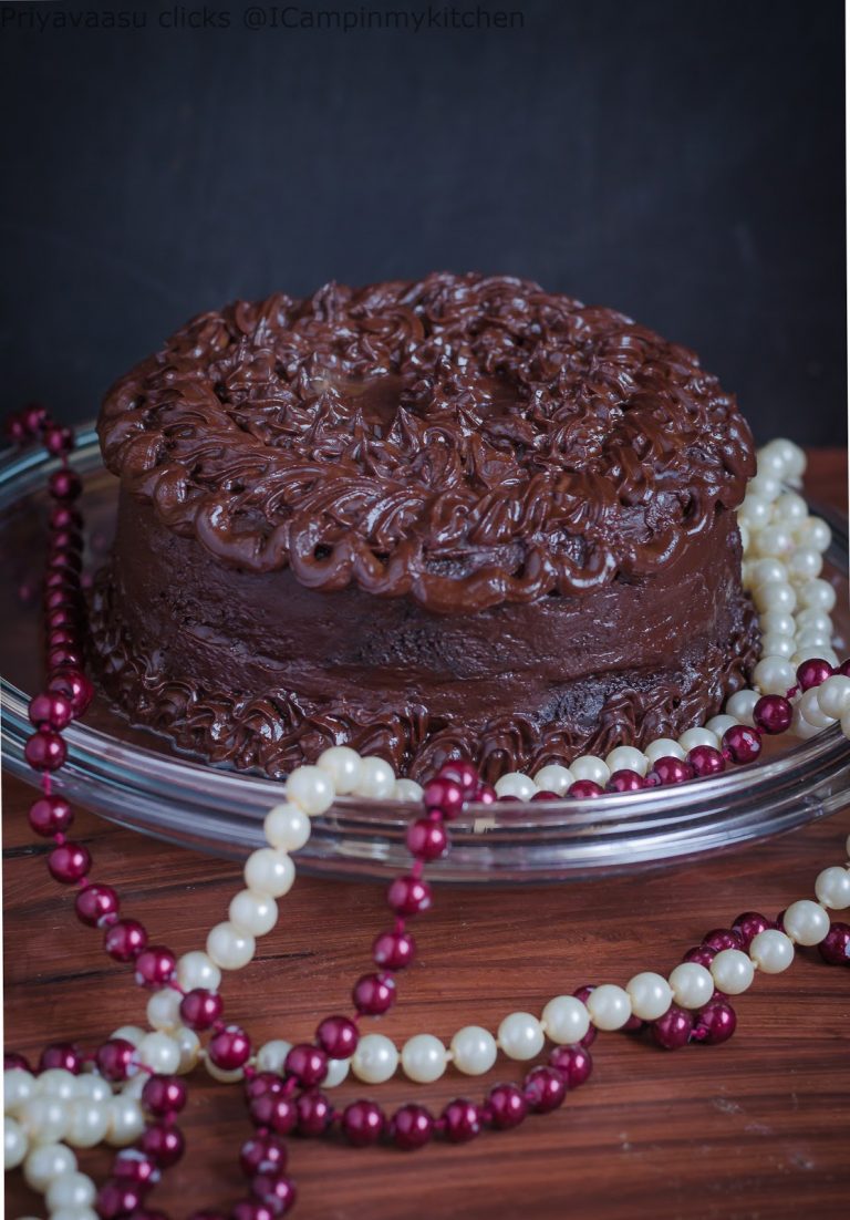 Vegan Chocolate cake with chocolate ganache
