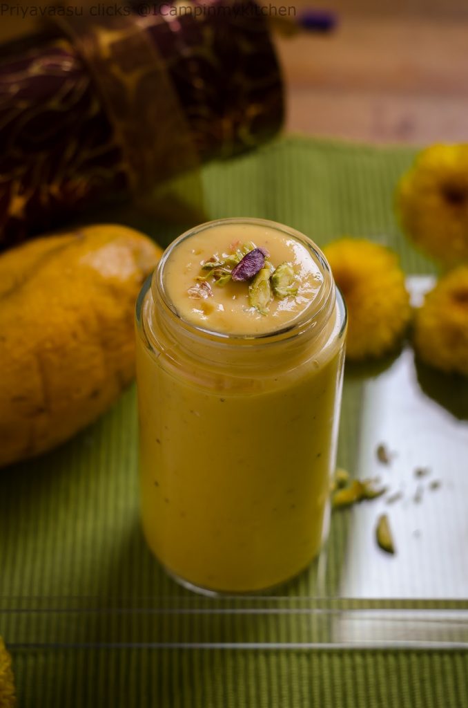 Mango yogurt smoothie