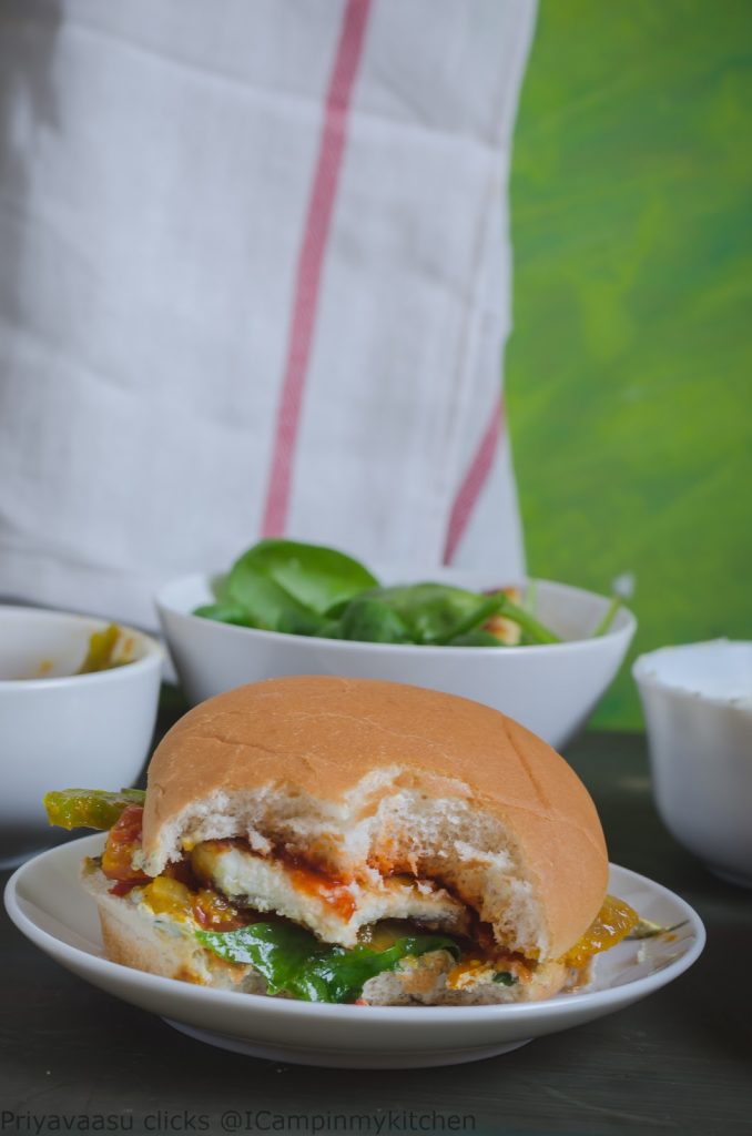 Capsicum paneer burger