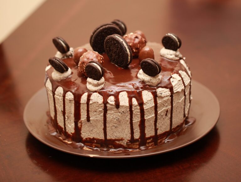 Eggless Chocolate cake with Oreo Buttercream Frosting