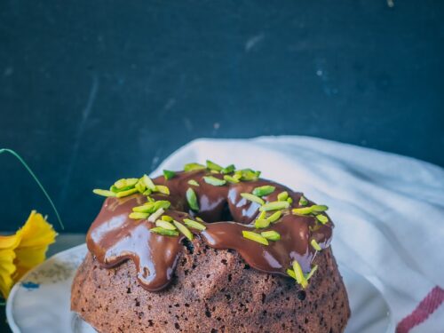 Vegan strawberry bundt cake