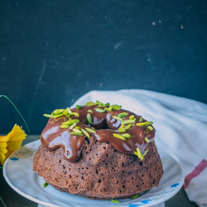 Vegan strawberry bundt cake