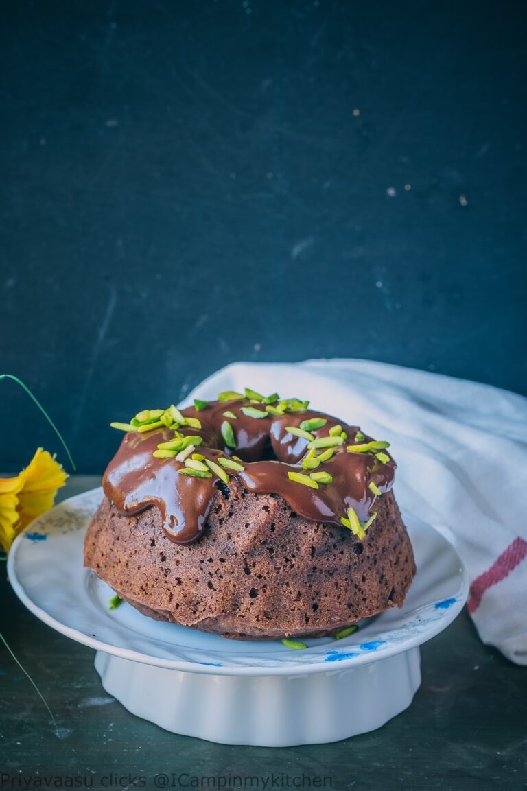 Vegan strawberry bundt cake