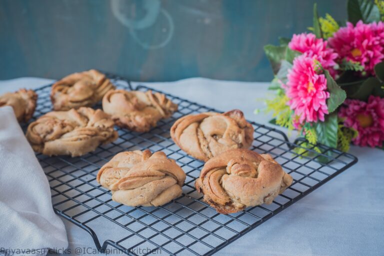 Kardamummaboller/Kardamummabullar/Cardamom buns - Swedish Cardamom Rolls