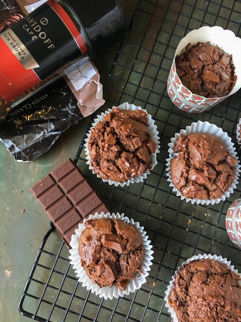 Eggless chocolate muffins 