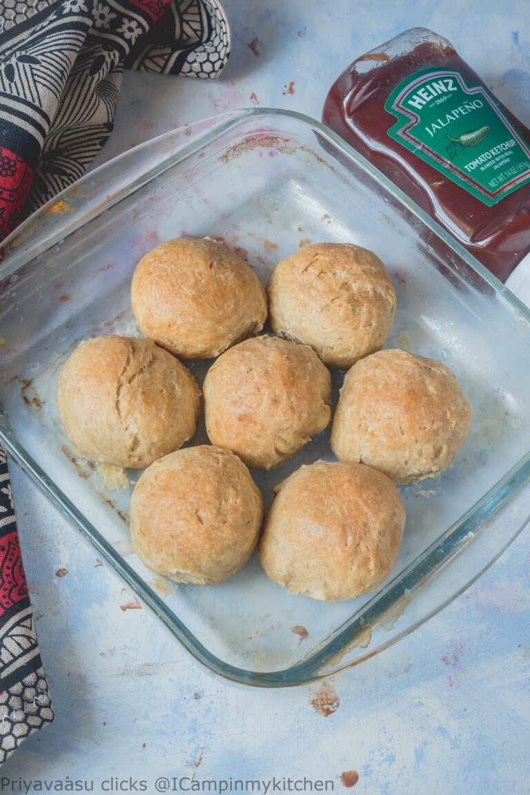 Easy Cheesy Pull-apart rolls - #BreadBakers