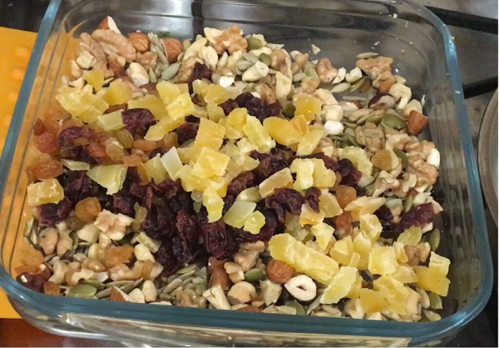 Mixed nuts and dry fruits 