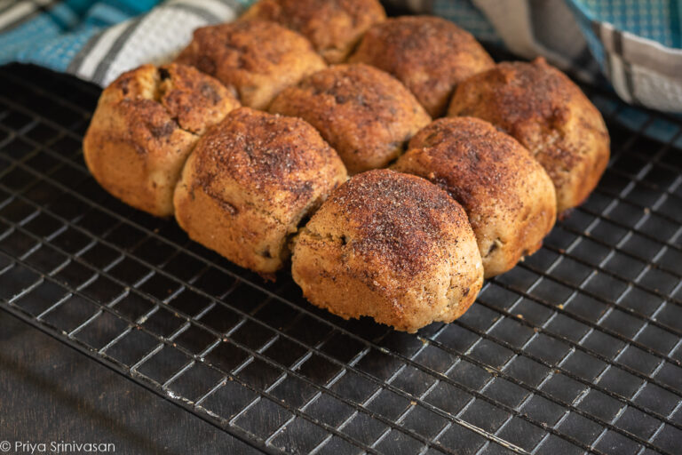 Cinnamon dusted pull apart bread