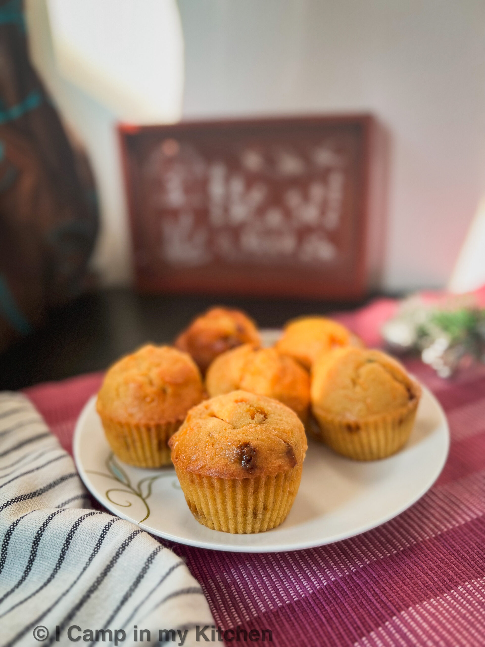 Eggless muffins with carrots