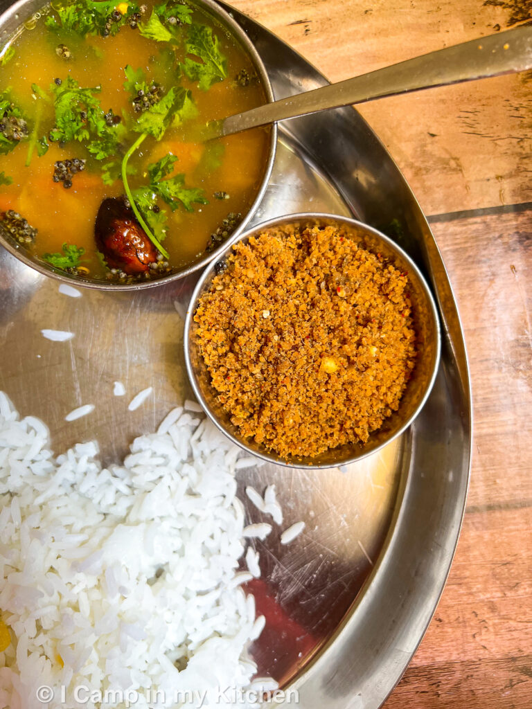 How to make vazhaikkai podi