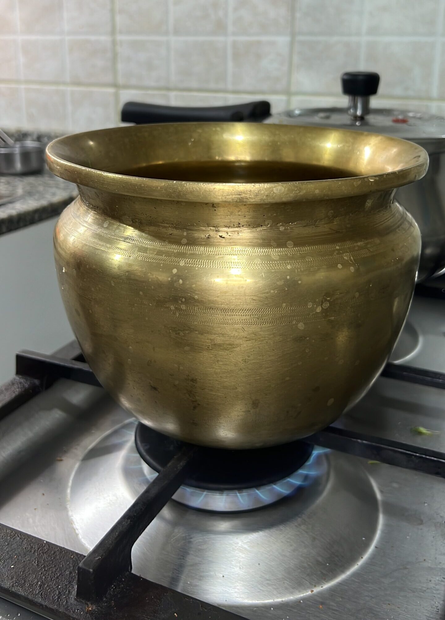 Vengala Paanai | Bronze pot