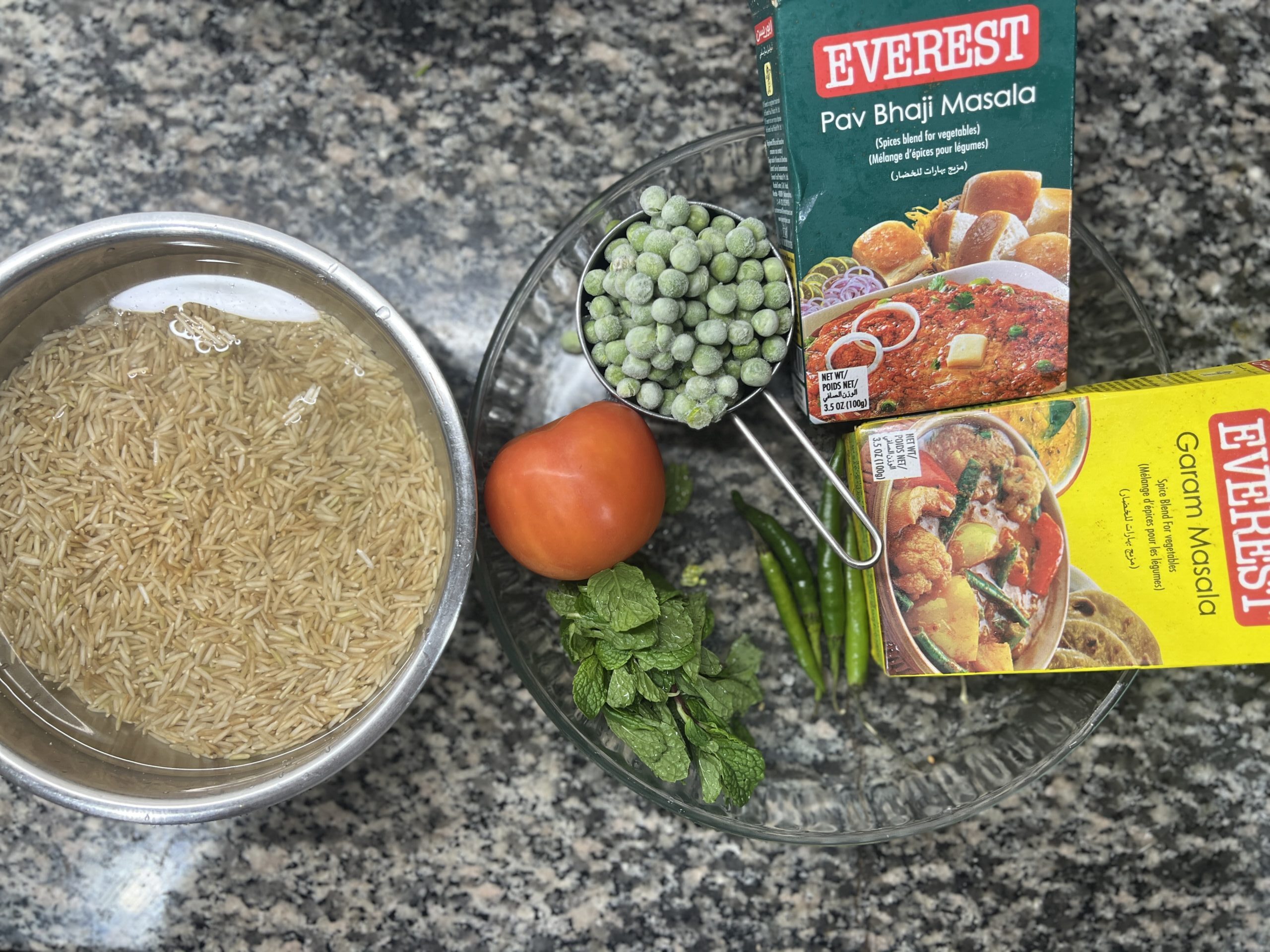 Ingredients to make brown rice pulav