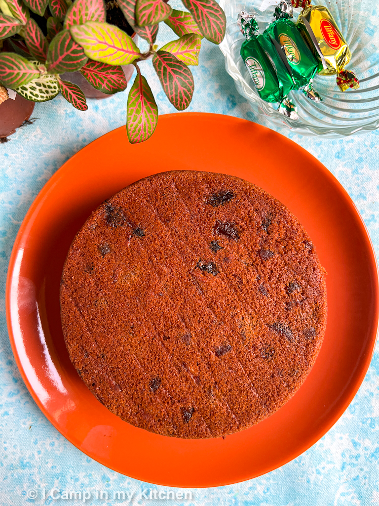 No alcohol, Eggless Christmas fruit cake in a terracotta plate