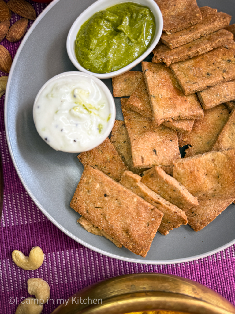 Baked amaranth crackers