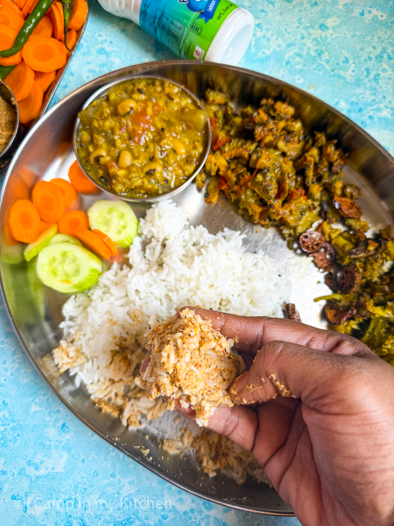 Simple and easy thengai togayal with kootu and curry